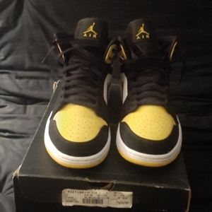 Jordan 1 Mid SE